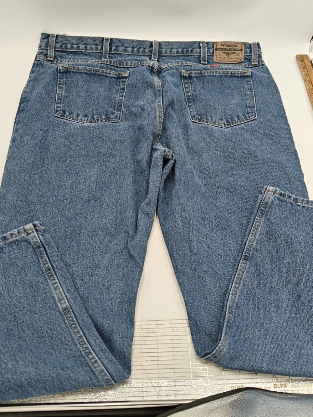 Wrangler Five Star 96501DS Men's 44x32 Regular Fit Straight Jeans Dark Stonewash